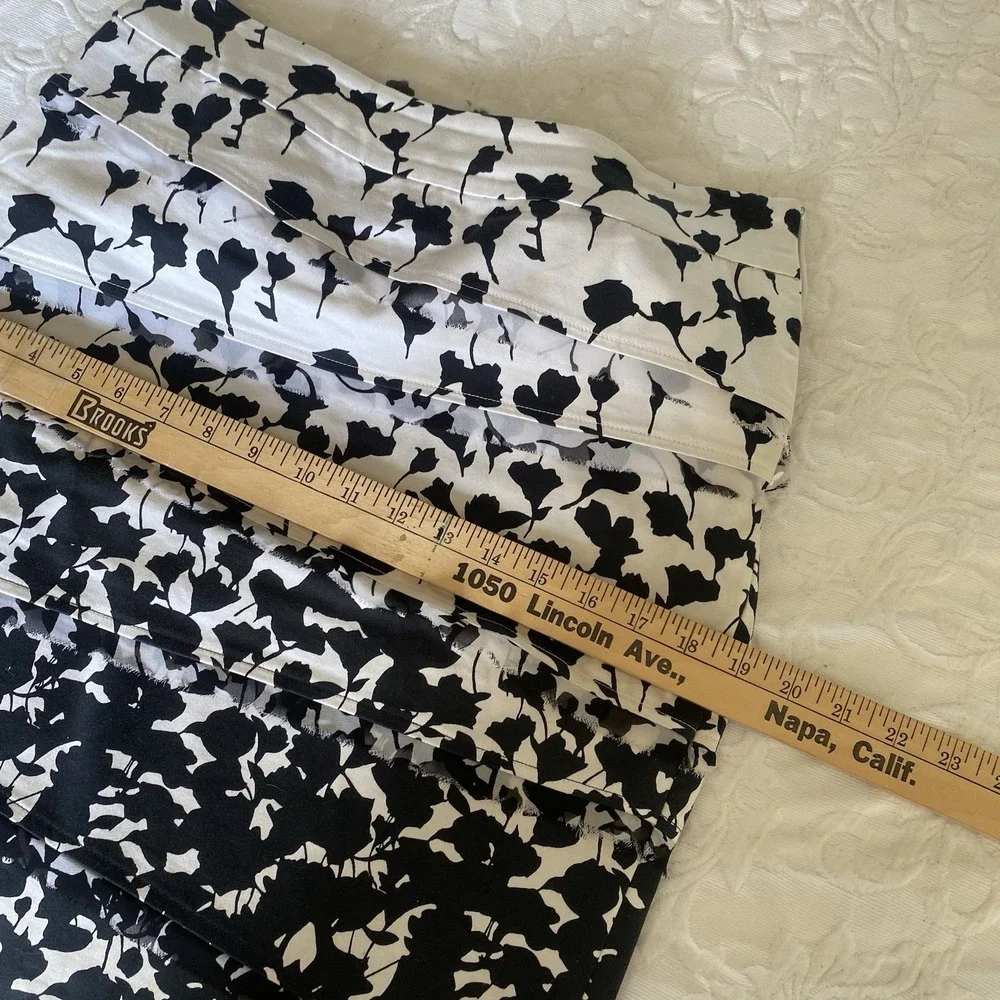 White House Black Market Pencil Skirt 4 Black White Excellent‎ Tiered Floral